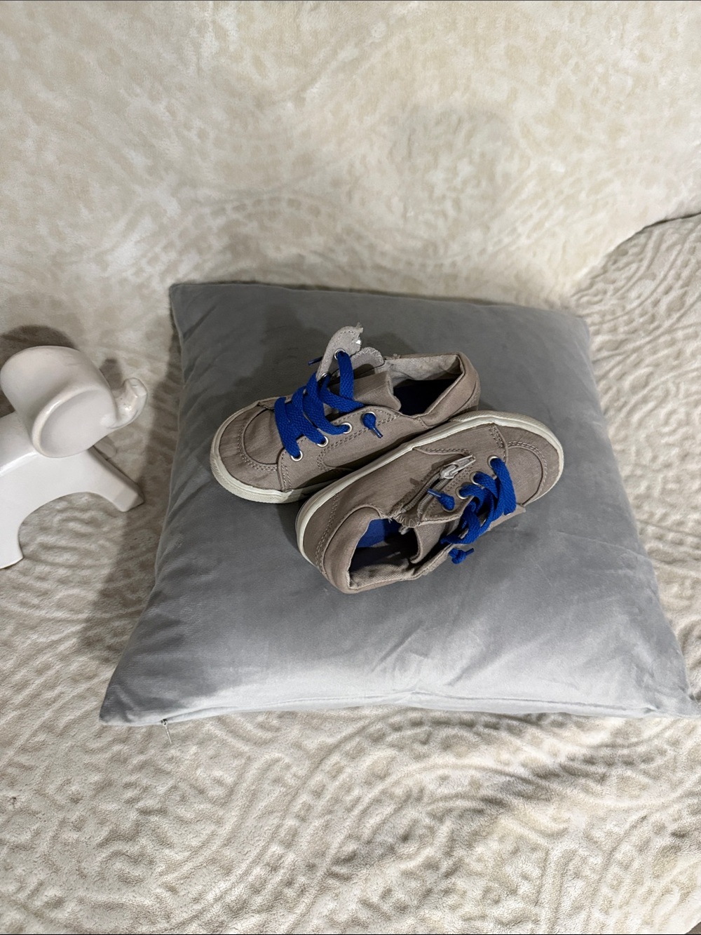 okie dokie Taupe Kids Sneakers with Bright Blue Laces